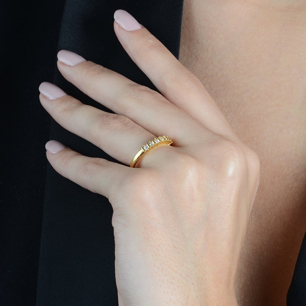 Anel Aparador de Aliança Cravejado com 7 Pedras de Zircônia Banhado a Ouro18k