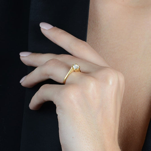 Anel Solitário com Pedra de Zircônia Banhado a Ouro18k