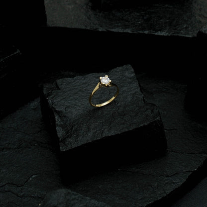 Anel Solitário com Pedra de Zircônia Banhado a Ouro18k