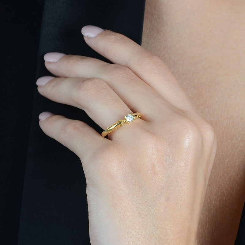Anel Solitário Vazado com Pedra Zircônia Banhado a Ouro18k