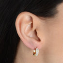 Brinco Dourado de Argolinha com 7 Pedras de Zircônia