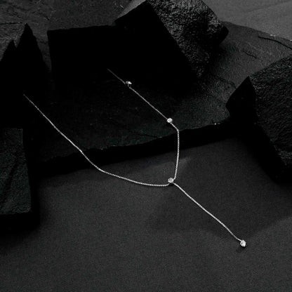 Colar Prateado Gravatinha com Pontos de Luz